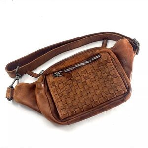 NWT Vilenca Holland leather fanny pack